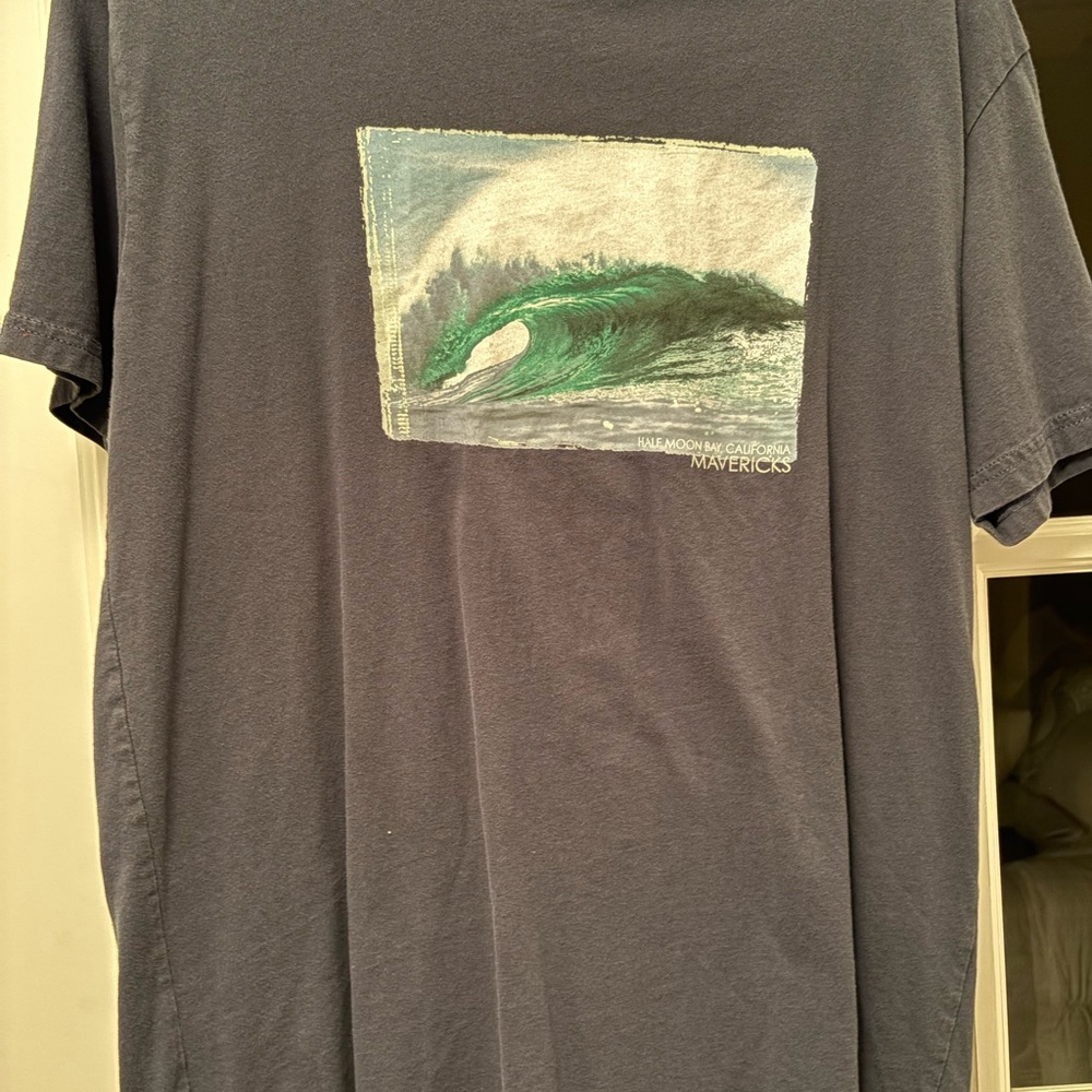 Mavericks Surf Co. tee